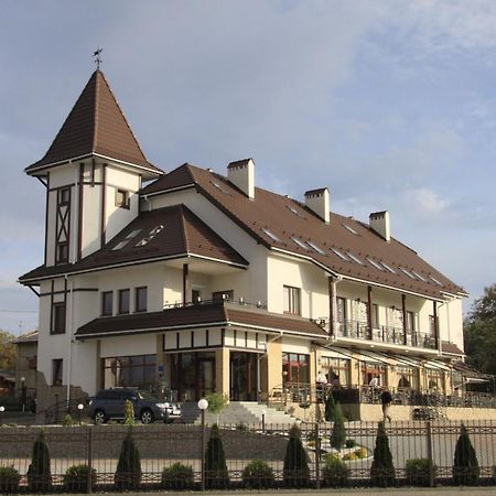 Status Hotel Malekhuv エクステリア 写真