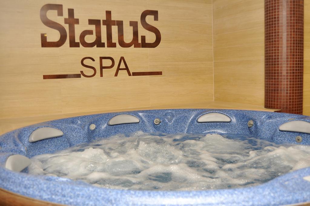 Status Hotel Malekhuv エクステリア 写真