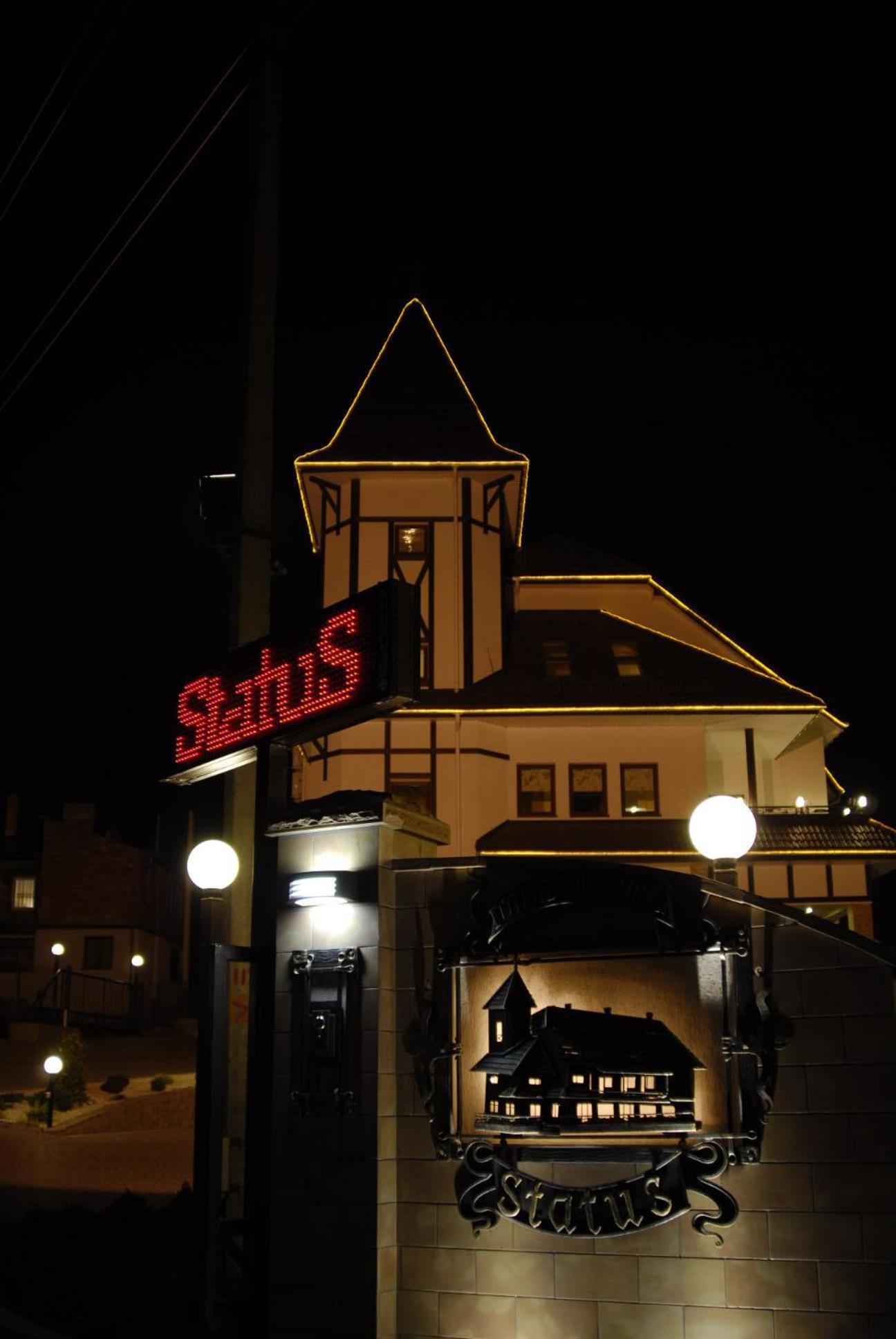 Status Hotel Malekhuv エクステリア 写真