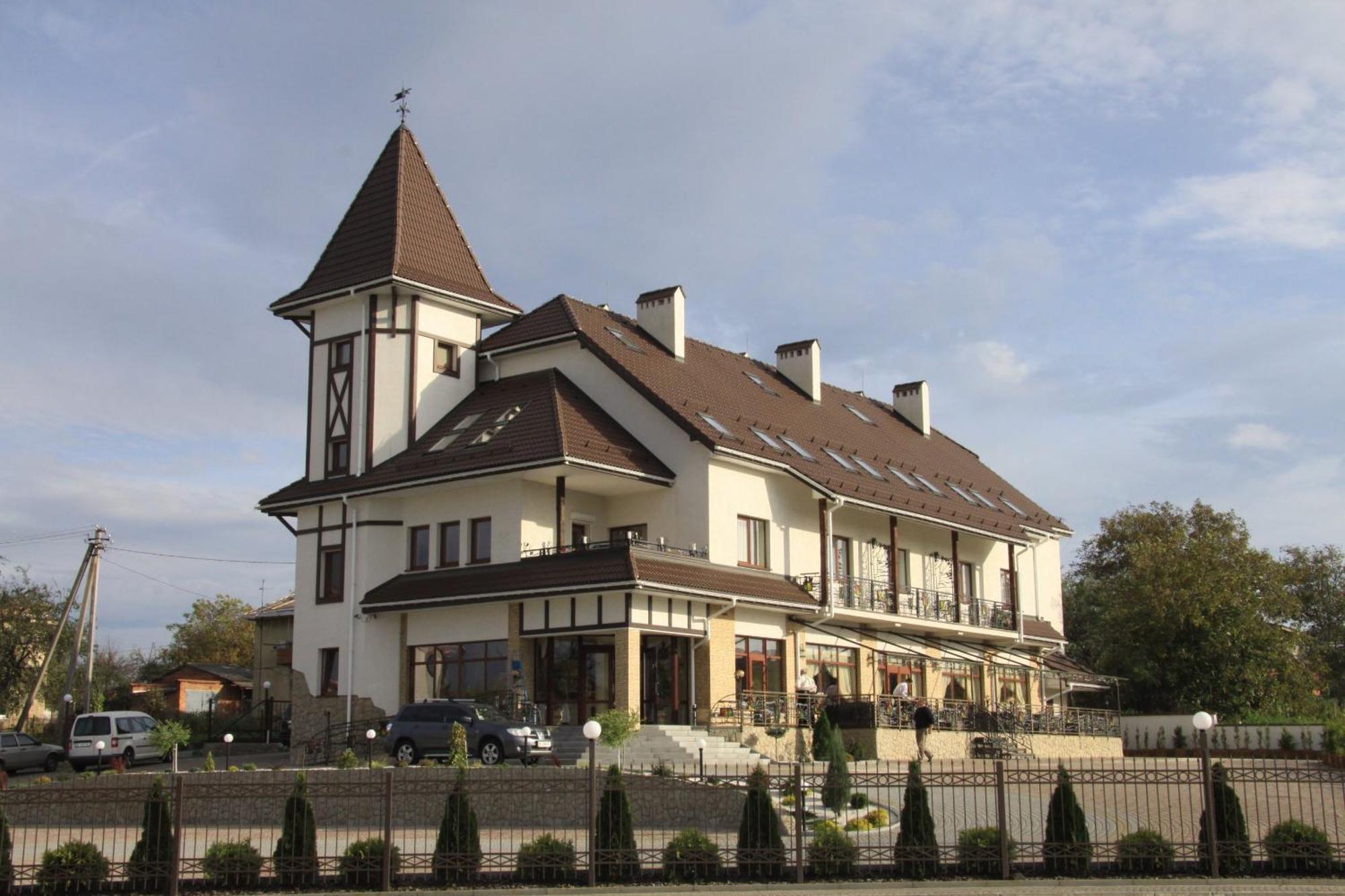 Status Hotel Malekhuv エクステリア 写真