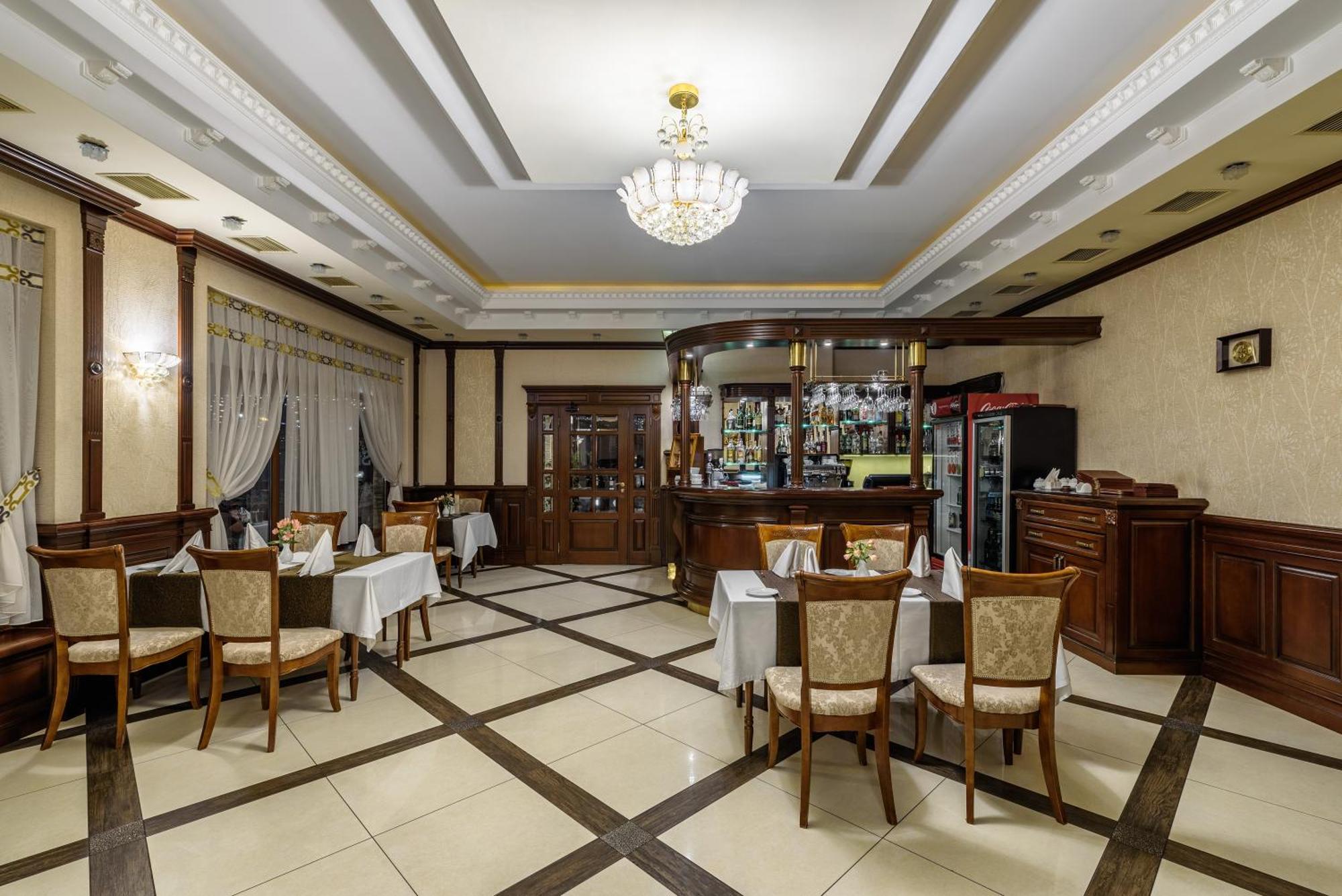 Status Hotel Malekhuv エクステリア 写真