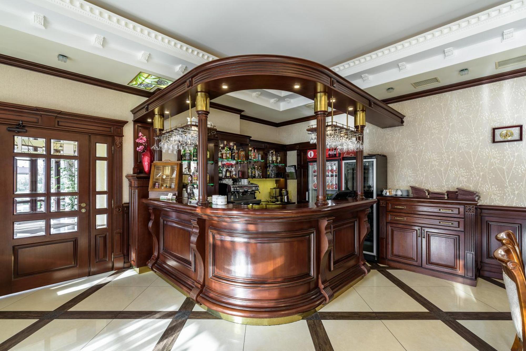 Status Hotel Malekhuv エクステリア 写真