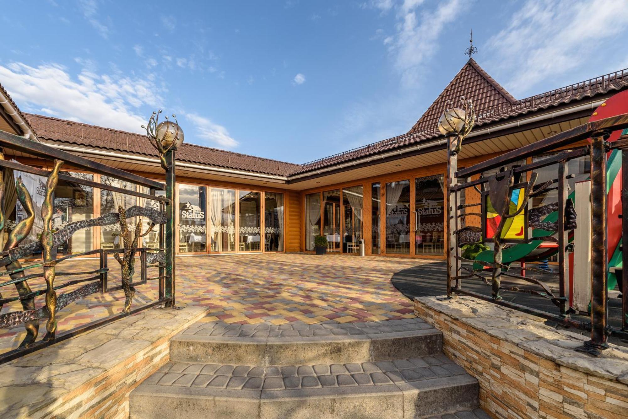 Status Hotel Malekhuv エクステリア 写真