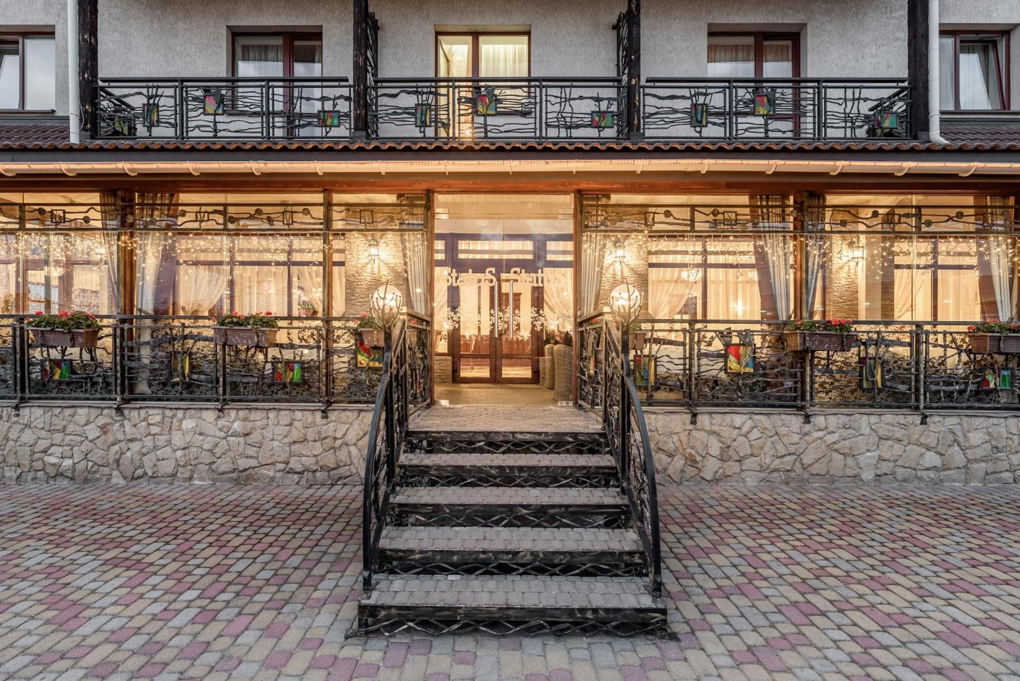 Status Hotel Malekhuv エクステリア 写真