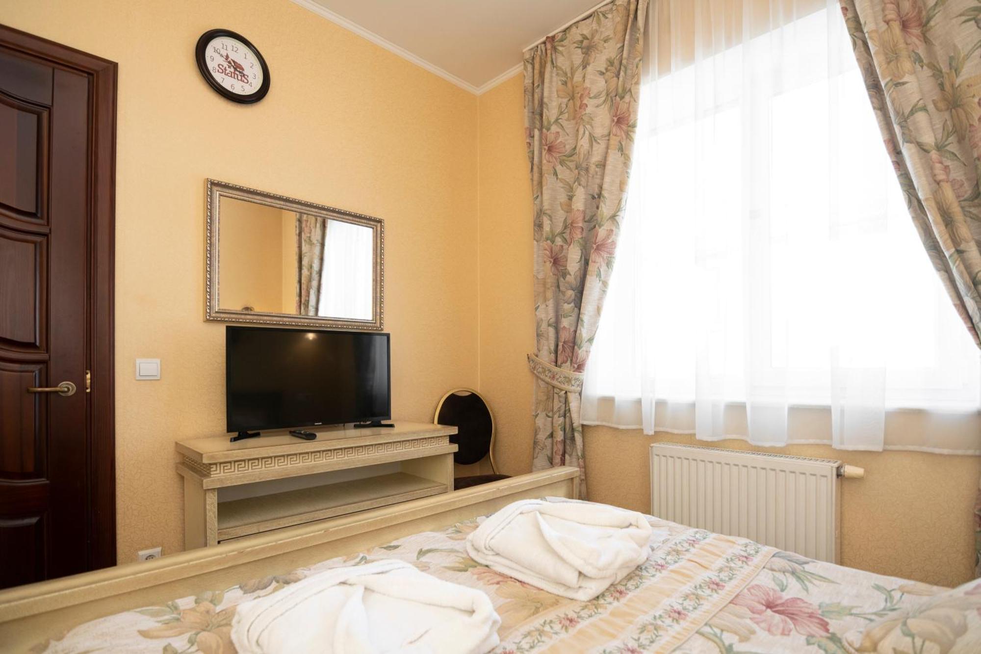 Status Hotel Malekhuv エクステリア 写真