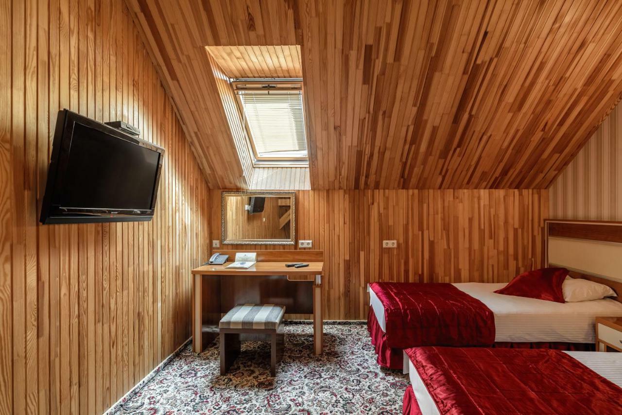 Status Hotel Malekhuv エクステリア 写真