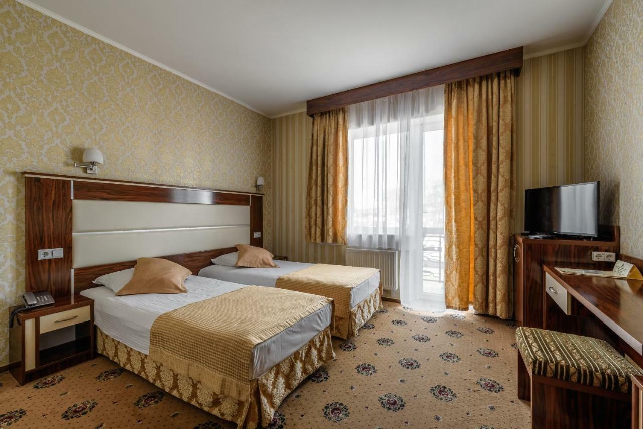 Status Hotel Malekhuv エクステリア 写真
