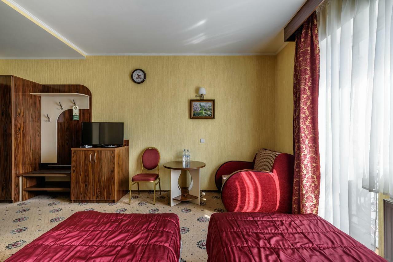 Status Hotel Malekhuv エクステリア 写真