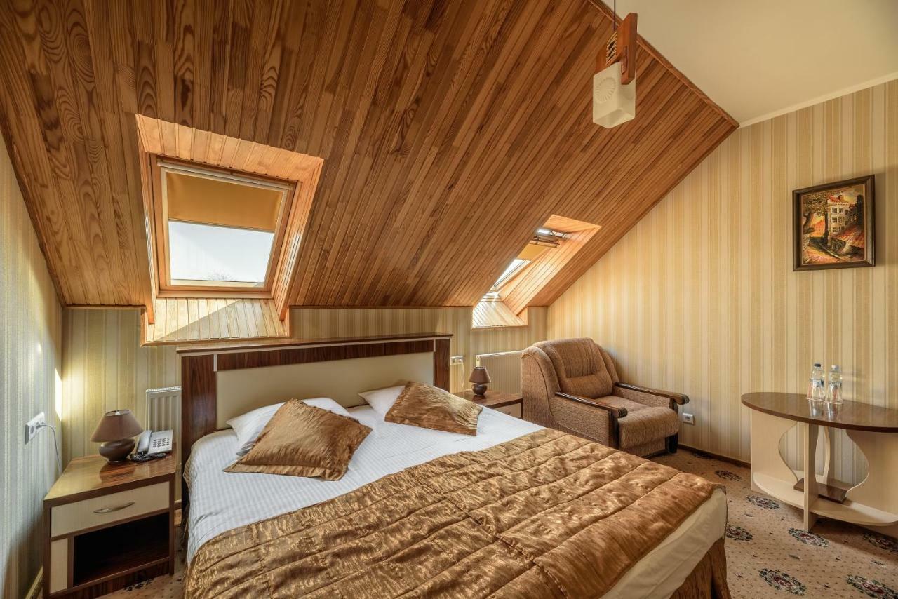 Status Hotel Malekhuv エクステリア 写真
