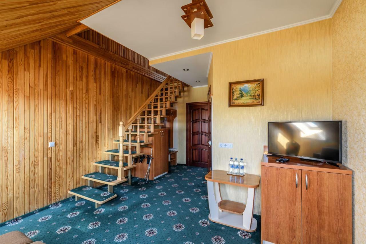 Status Hotel Malekhuv エクステリア 写真