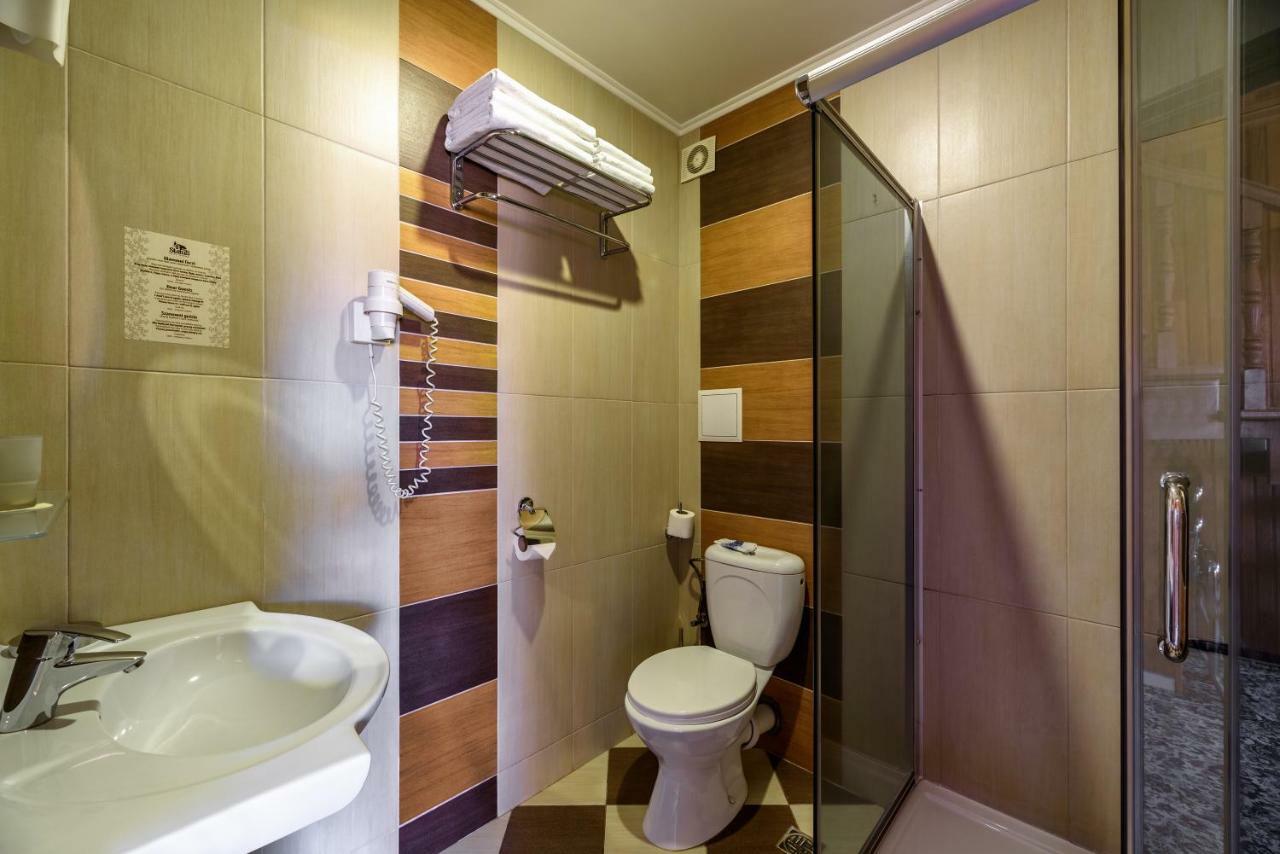 Status Hotel Malekhuv エクステリア 写真