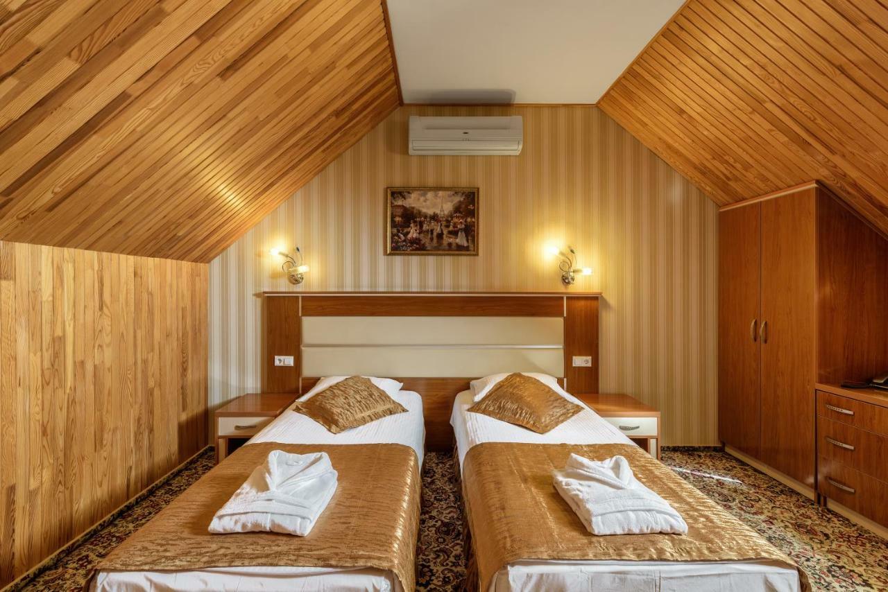 Status Hotel Malekhuv エクステリア 写真