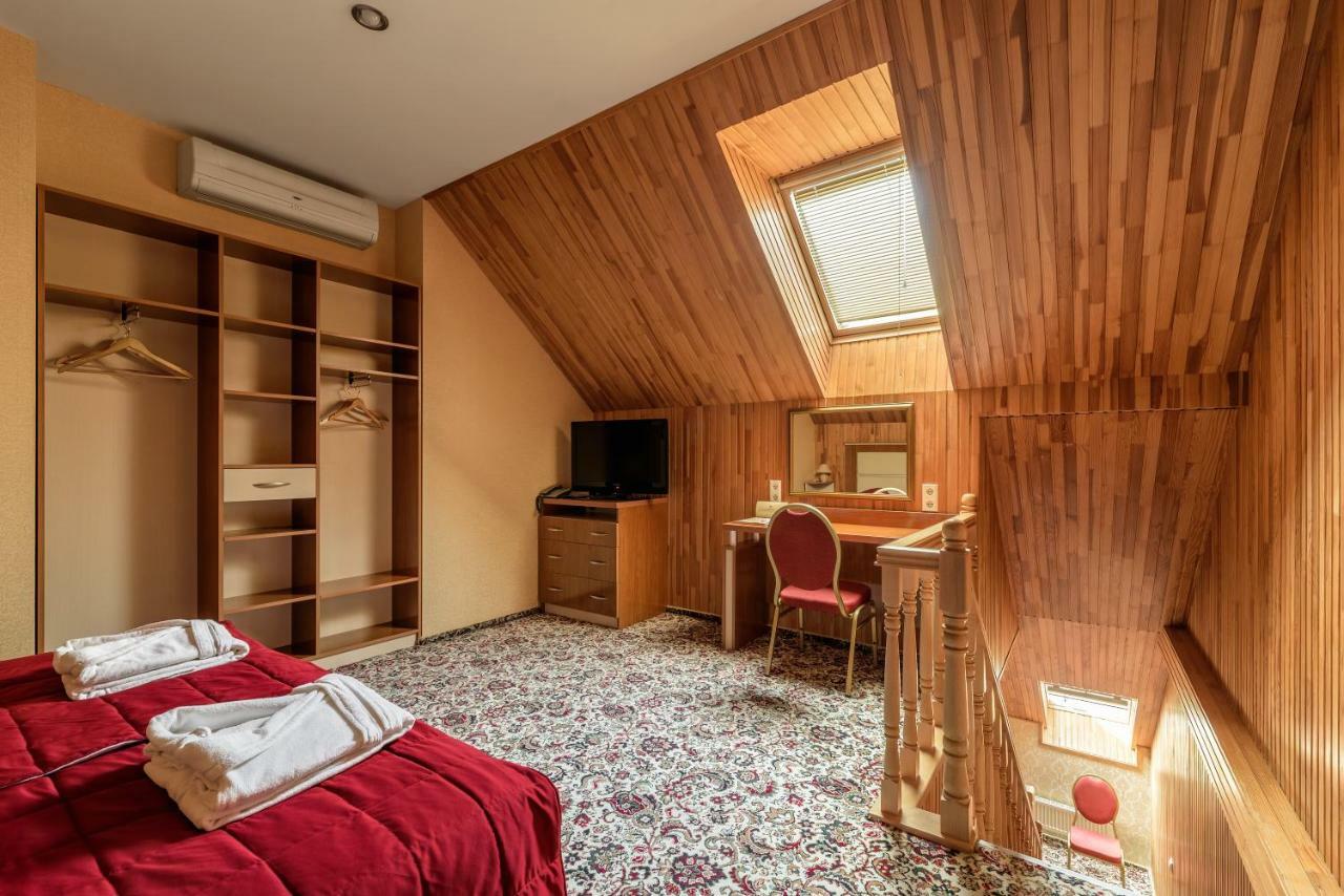 Status Hotel Malekhuv エクステリア 写真