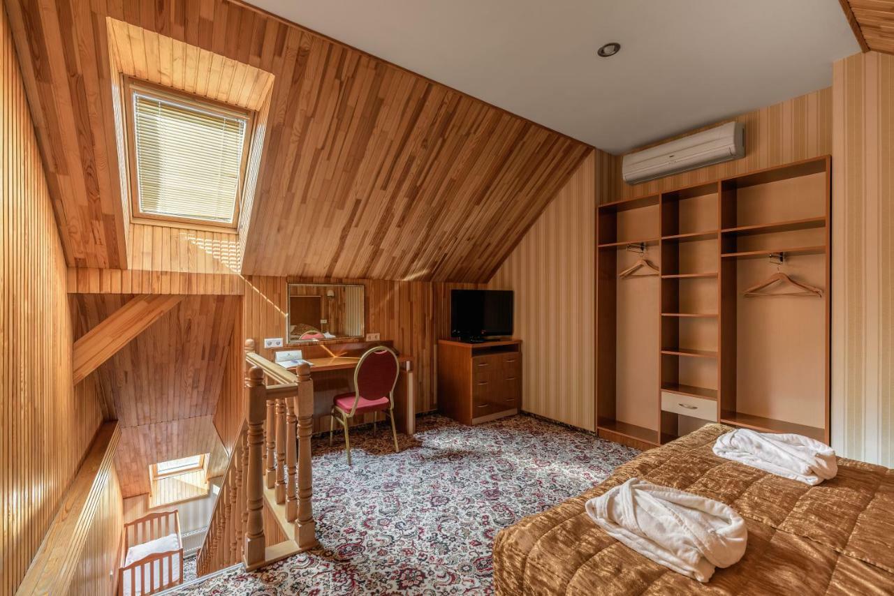 Status Hotel Malekhuv エクステリア 写真