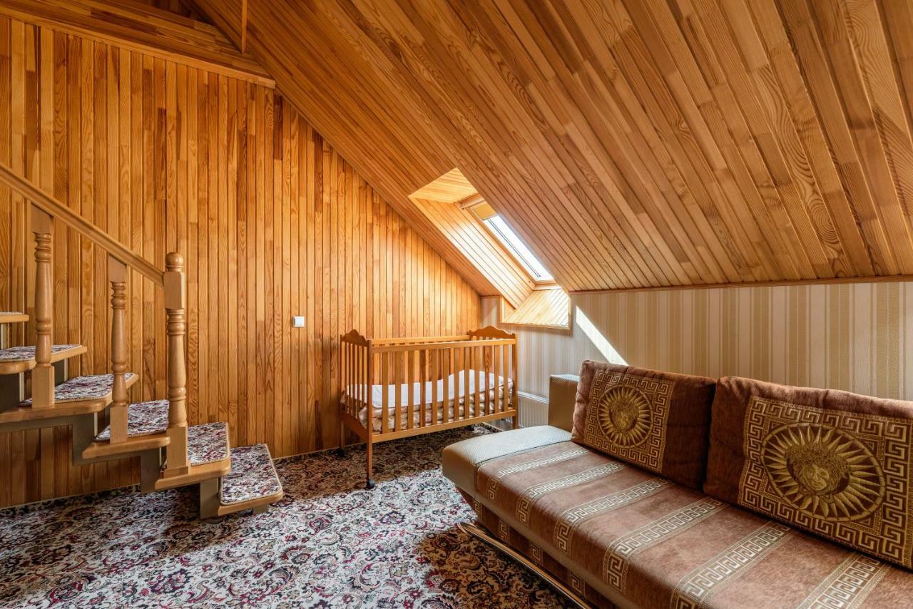 Status Hotel Malekhuv エクステリア 写真