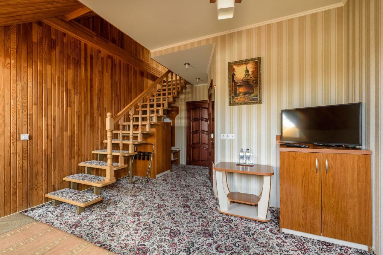 Status Hotel Malekhuv エクステリア 写真